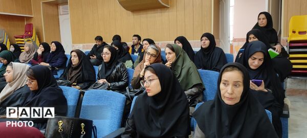 کارگاه آموزشی فرصت های متنوع یادگیری آموزگاران ابتدایی در کانون سمیه شهرستان شیروان 