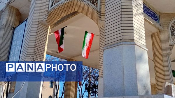 مراسم غبار روبی و عطر افشانی گلزار شهدا شهر سورشجان به مناسبت دهه فجر