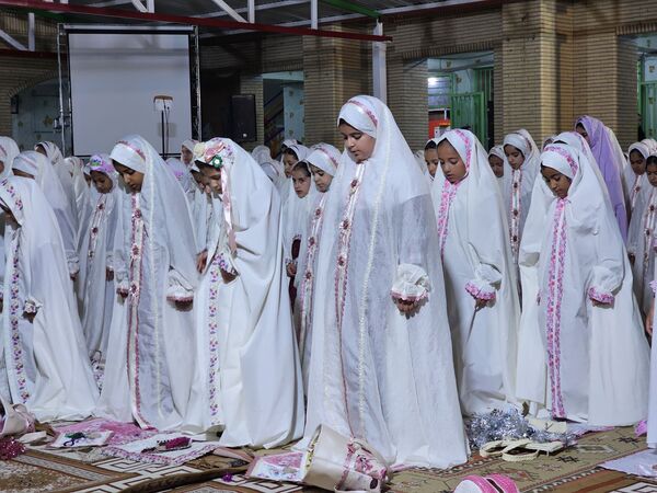 برگزاری جشن ویژه روزه اولی‌ها در حاجی آباد