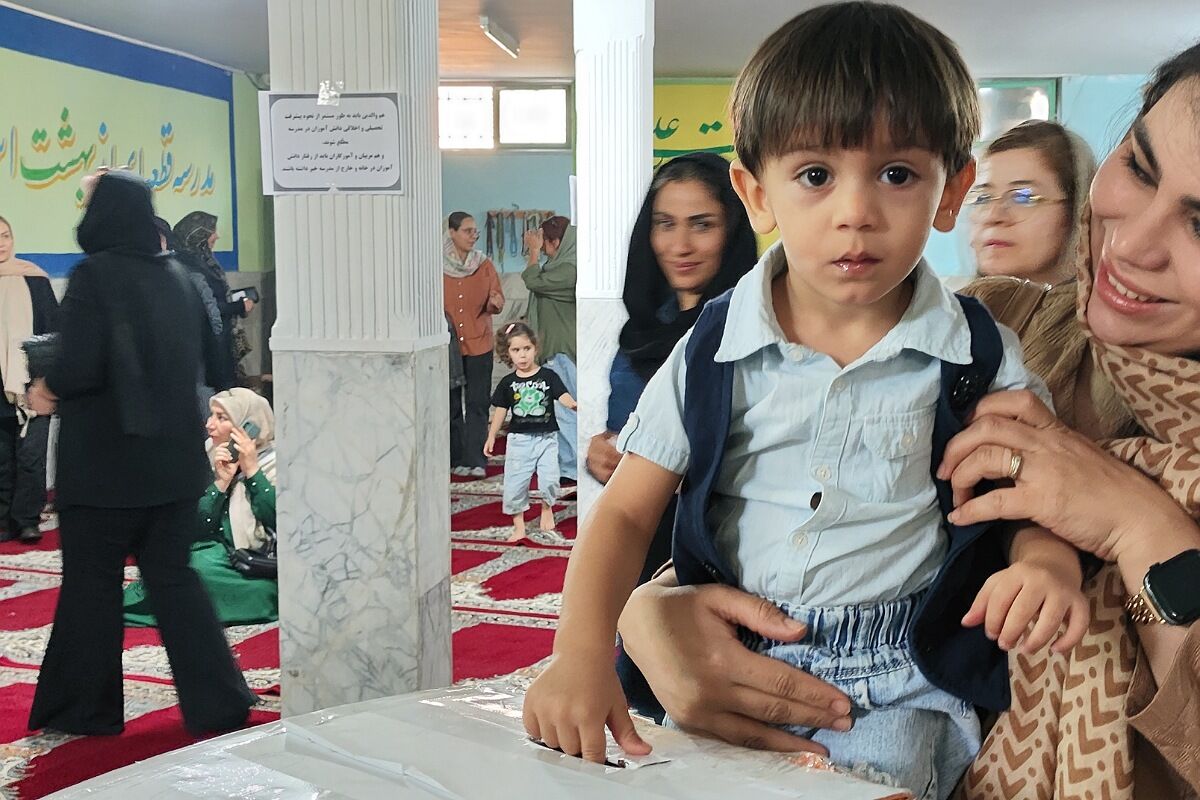 آغاز همدلی خانه و مدرسه، در جلسه انجمن اولیا و مربیان دبیرستان مهدیه