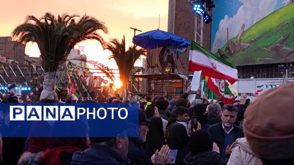 امشب آسمان در خیابان ها مى تابد