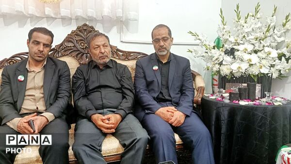 دیدار مسئولان آموزش و پرورش ناحیه یک قم با تنها بازمانده حمله هوایی به شهرک ولایت قم