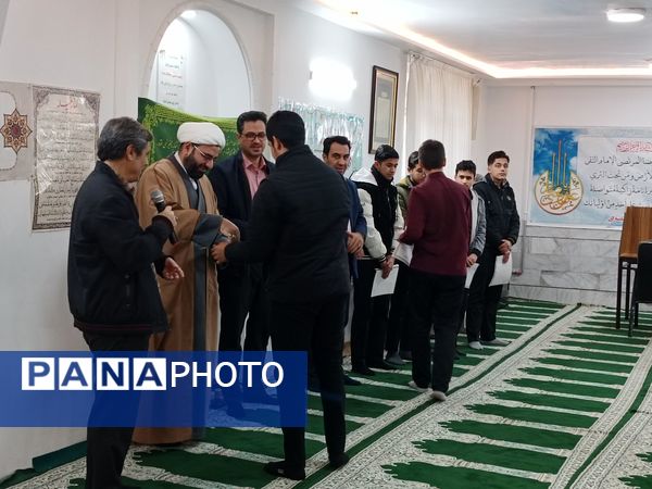 تجلیل از اعضای فعال بسیج دبیرستان نمونه آیت‌الله خامنه‌ای کاشمر