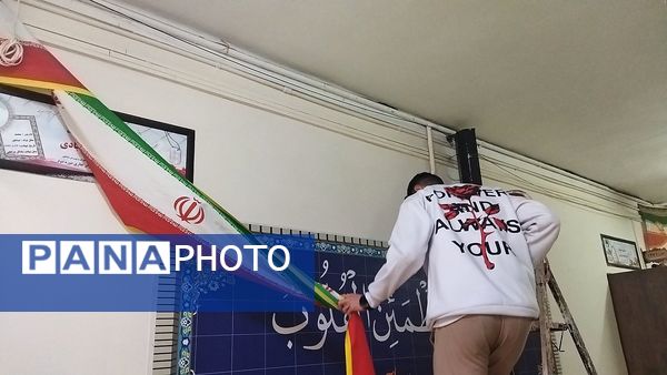 تزیین دبیرستان شاهد ابوذر غفاری نیشابور به مناسبت دهه فجر 