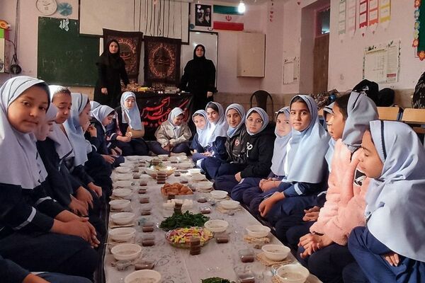 طنین نوای عشق و عزا؛ مراسم عزاداری دهه دوم فاطمیه در مدارس بهارستان‌دو