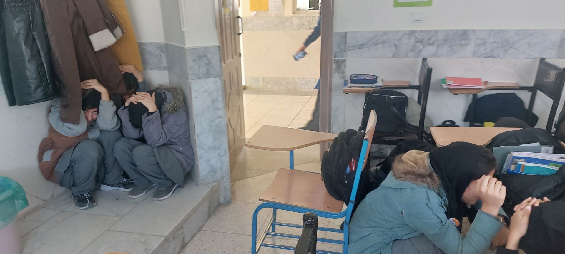 مانور زلزله در دبیرستان دخترانه امید 