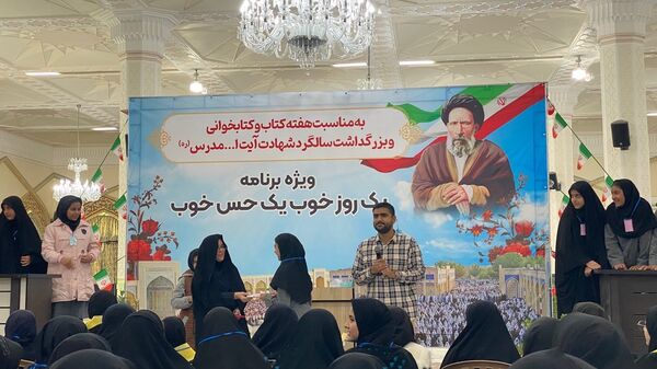بازدید دانش آموزان دبیرستان دخترانه امید از آرامگاه شهید مدرس