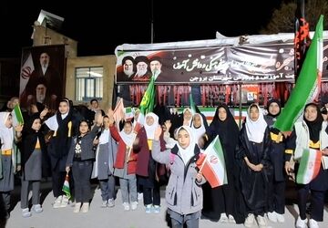 همدردی دانش‌آموزان دبستان الهام با مادران فرشته‌های میناب