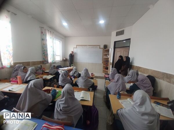 هفته ی نیروی انتظامی در آموزشگاه زهرا عبداللهیان ارغا