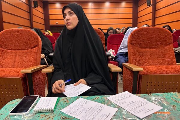 مسابقات استندآپ کمدی و مجری‌گری در سالن سجادیه بهارستان دو