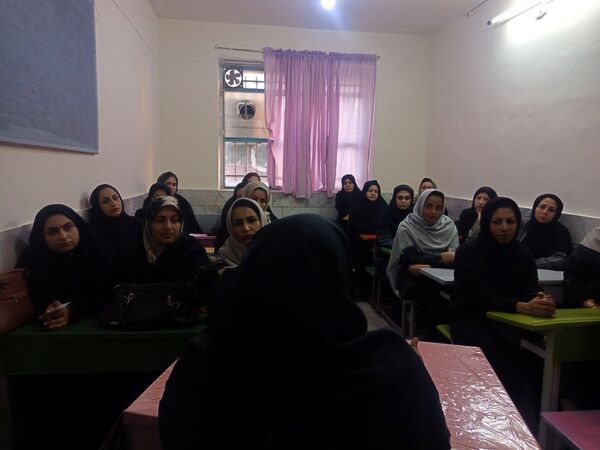 اولین جلسه انجمن اولیا در دبستان سمیه 
