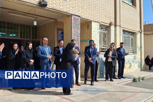 بازدید معاون پرورشی و فرهنگی اداره‌کل شهرستانهای استان تهران از جشنواره انار در هنرستان ام‌البنین ورامین