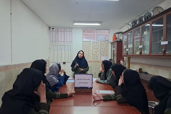 برگزاری کارگاه‌های آموزشی بهداشت‌روان در مدارس ملارد همزمان با هفته سلامت روان