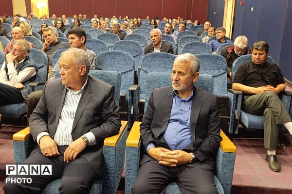 نشست مجمع عمومی انجمن اولیا و مربیان در دبیرستان نمونه دولتی ۹ دی