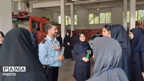 بازدید از ایستگاه آتش نشانی به مناسبت روز آتش نشان