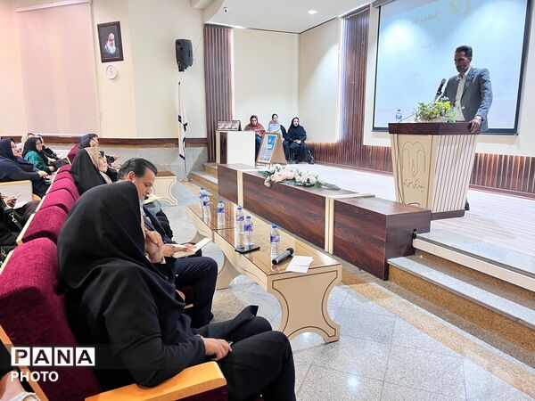 مجمع عمومی انجمن اولیا و مربیان در دبستان آرمینه مصلی‌نژاد