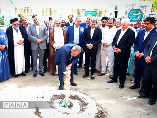 آیین کلنگ‌زنی مدرسه ۹ کلاسه انقلاب اسلامی فلاورجان