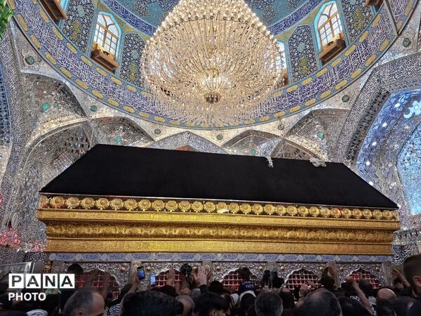 ایوان نجف از قاب پانا