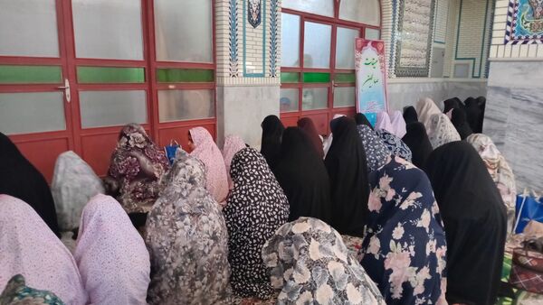 نماز جمعه با حضور دانش‌آموزان فعال بسیجی شهر بن