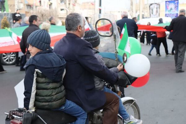 حماسه حضور مردم غیور باقرشهر و کهریزک در راهپیمایی ۲۲بهمن