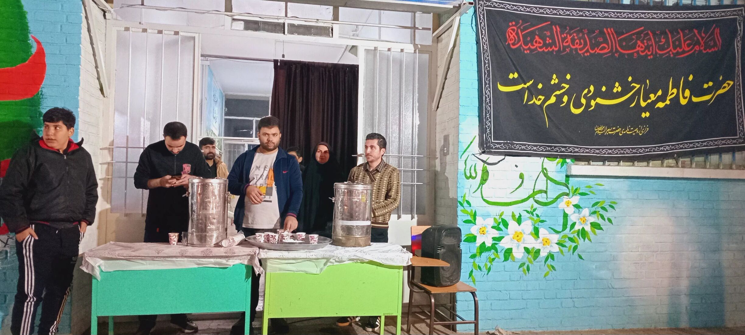 میزبانی دبیرستان سمیه از مردم به‌مناسبت ایام فاطمیه