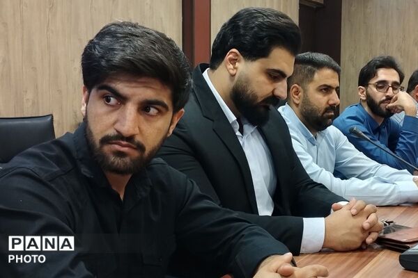 بزرگداشت هفته معلم و تقدیر از خدمات ارزنده مشاوران در بهارستان‌دو