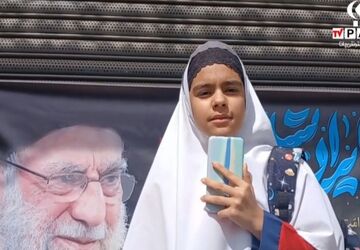 فریاد استکبار ستیزی دانش‌آموزان دبستان دخترانه رهبر در روز قدس