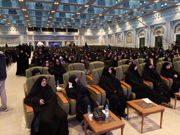 نشست ویژه بانوان پیرغلام حسینی در مشهد؛ جلوه‌ای از هم‌افزایی و معنویت