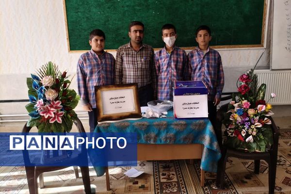 انتخاباتی برای ایجاد آرامش فکری و روحی در دبیرستان معارف صدرا ولایت 
