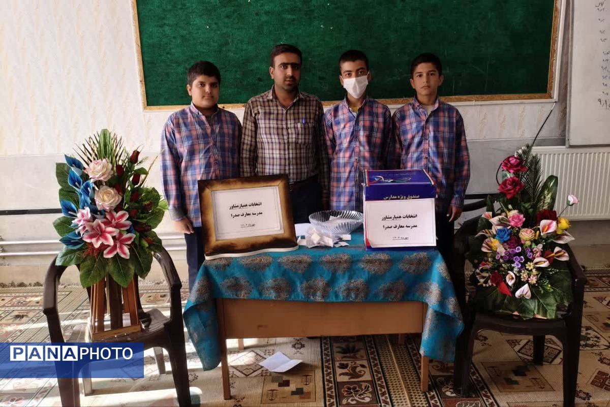 انتخاباتی برای ایجاد آرامش فکری و روحی در دبیرستان معارف صدرا ولایت 