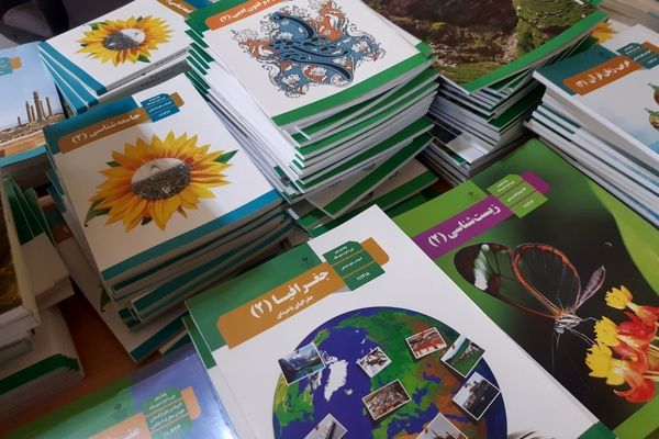 آغاز توزیع کتاب‌های درسی در مدرسه خدیجه کبری زاغه