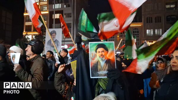 حماسه سازی مردم نیشابور در بیستمین شب از راهپیمایی های مردمی بلوار فضل 