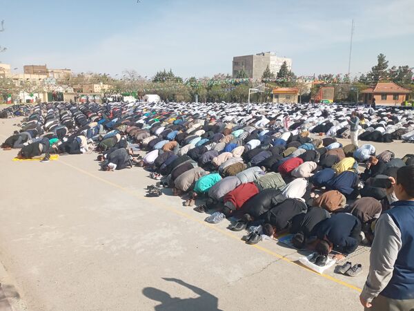 اقامه نماز عید فطر در شهرستان چناران