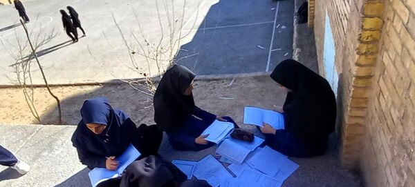 رقابت دانش‌آموزان خانمیرزا در امتحانات نهایی