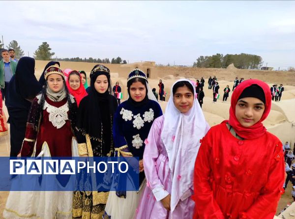 اجرای دلنشین سرود ایرانمون در دل تاریخ کهن قلعه ملکی