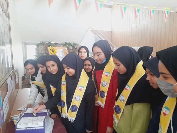 جشن عاطفه ها در دبیرستان علی افشارنژاد ناحیه۶ مشهد 