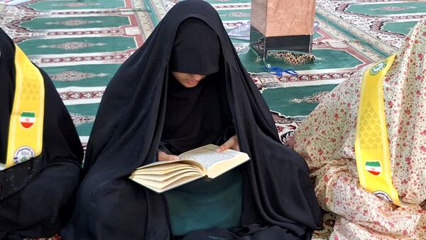 مراسم روز سوم اعتکاف دانش‌آموزان دختر در مسجدالنبی کرج