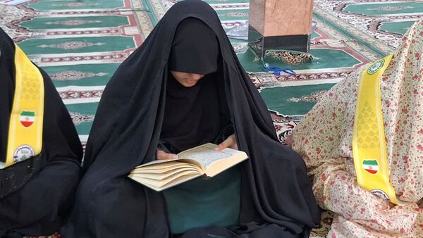 مراسم روز سوم اعتکاف دانش‌آموزان دختر در مسجدالنبی کرج