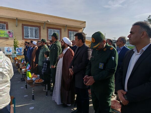 جشن انقلاب در مدرسه شهید بهمنی خلیل آباد