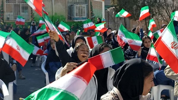جشن دهه فجر در دبیرستان هاجر بیرجند