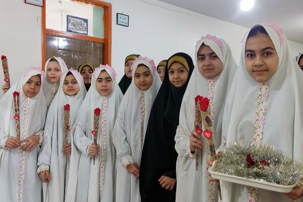 افتتاحیه جشنواره فرهنگی هنری ماها در دبستان قدر بهارستان۲