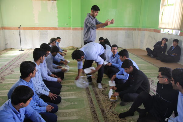 مراسم عزاداری ایام فاطمیه توسط دانش‌آموزان تنگستانی