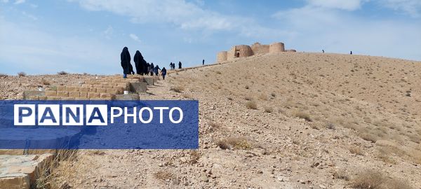 بازدید دانش‌آموزان از کارخانه آلومینای جاجرم و قلعه جلال الدین شهرستان گرمه