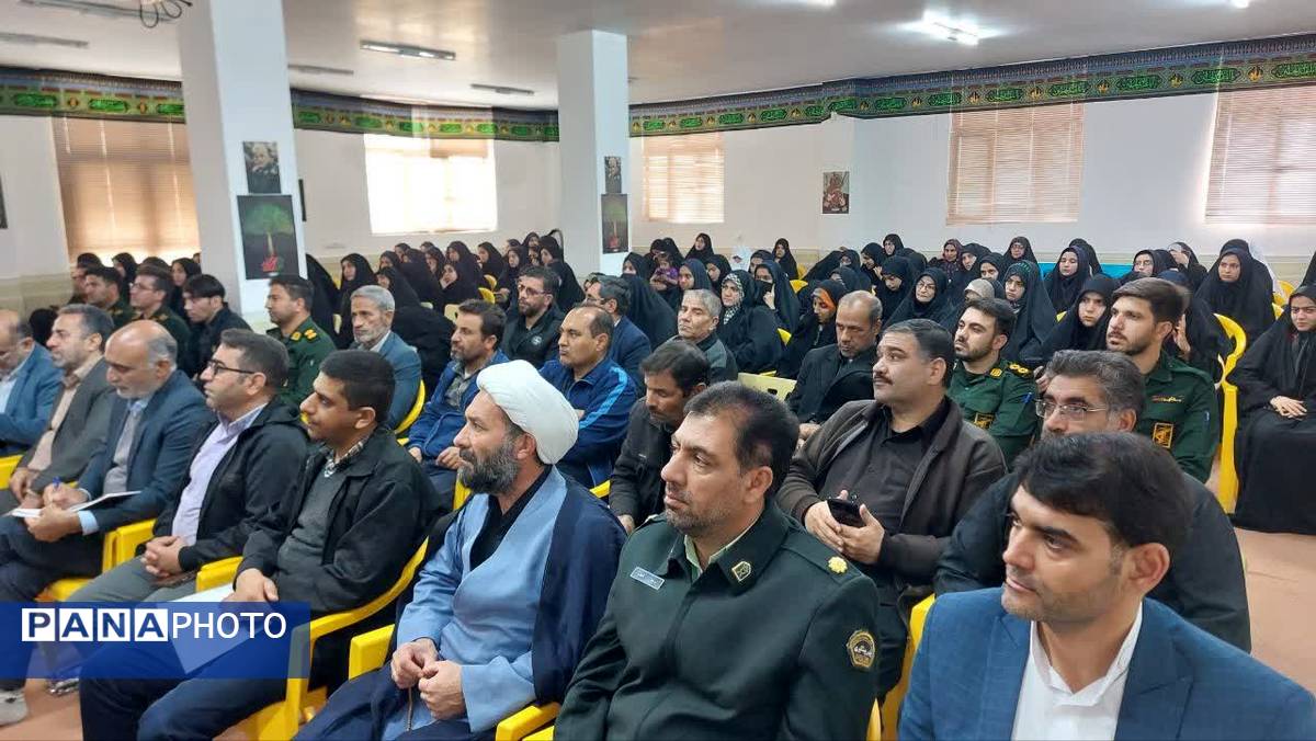 پخش سخنرانی رهبر  معظم انقلاب به صورت زنده در سازمان تبلیغات ورزنه