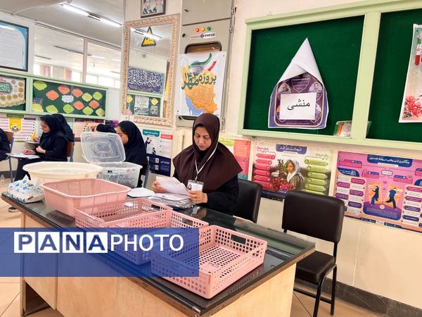 حال و هوای امتحانات نهایی در حوزه‌های دبیرستان‌های اصفهان