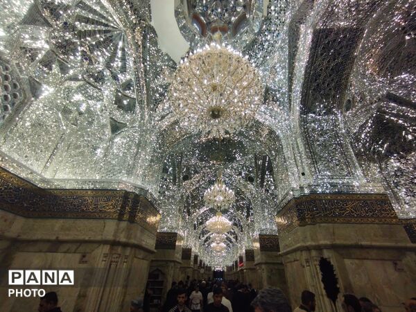 سلام زائران اربعین به باب‌الحوائج(ع) در حرم نورانی امامین کاظمین