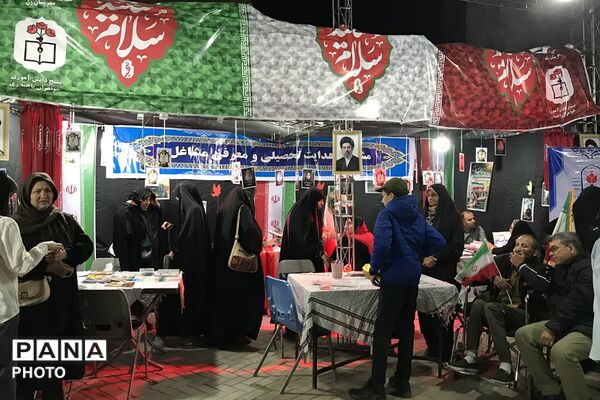  استقبال مردمی از غرفه کارشناسی مشاوره آموزش و پرورش ناحیه دو شهرری در میدان نماز 