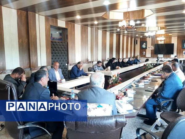 جلسه شورای آموزش و پرورش در عباس آباد