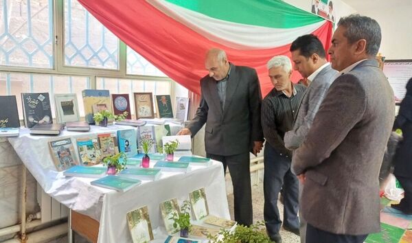 نواخته شدن زنگ کتاب و کتابخوانی در دبیرستان سمیه نوخندان