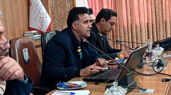 جلسه بررسی عملکرد و کیفیت آموزشی مدارس شهرستان بن با حضور مسئولان استانی